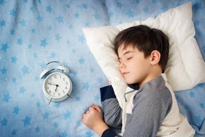 Điều quan trọng hơn thời điểm 23h là trẻ có ngủ đủ, ngủ đều đặn và có giấc ngủ chất lượng hay không. Ảnh M.H