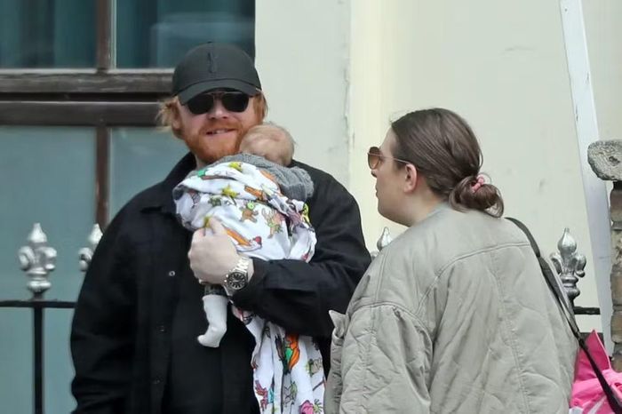 Ngoài đời thực, Rupert Grint cũng đã là bố của một đứa trẻ.