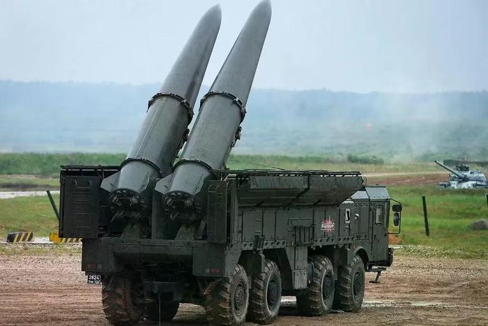 Thông tin này được Cục Tình báo Quân sự (GUR) thuộc Bộ Quốc phòng Ukraine công bố, đồng thời đăng tải dữ liệu mới về tên lửa đạn đạo của Nga trên cổng thông tin War &amp; Sanctions. Theo tình báo Ukraine, 9M723-2 là một phần của hệ thống tên lửa Bora-M.