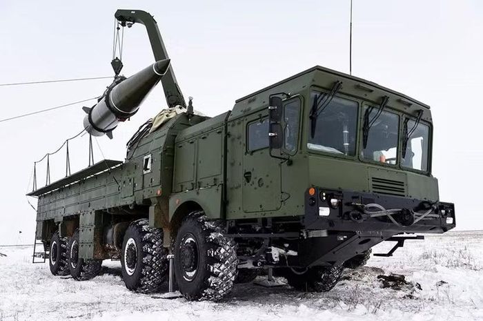 Vào thời điểm đó, giới phân tích cho rằng 9M723-2 có thể liên quan đến dự án tên lửa tầm xa Iskander-1000. Chi phí của một quả đạn như vậy theo hợp đồng được ước tính là 221 triệu rúp, tương đương khoảng 2,5 triệu đô la Mỹ.
