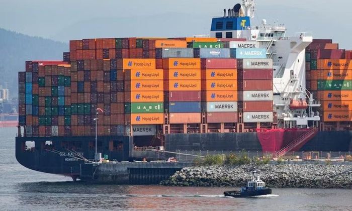 Tàu container neo đậu tại cảng Vancouver, Canada, ngày 25-8-2026