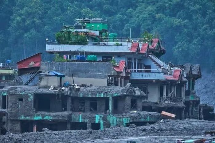 Một ngôi nhà bị tàn phá ở Nepal. Ảnh: AP