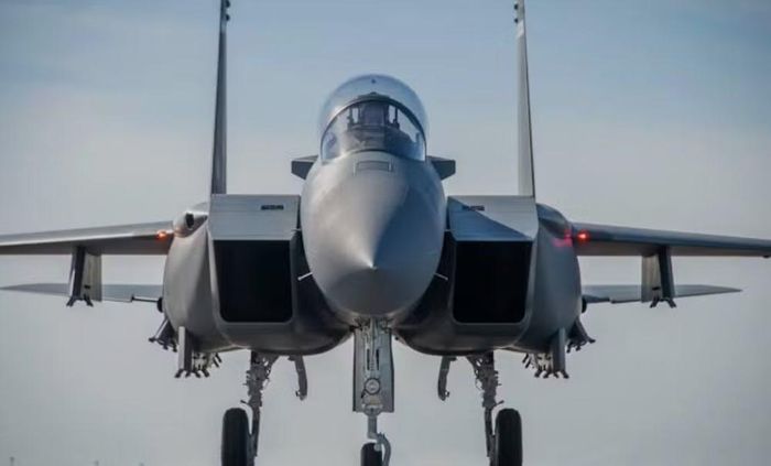 Danh sách chương trình Bán vũ khí cho nước ngoài (FMS) gồm Nhật Bản, Israel, Arab Saudi, Hàn Quốc, Singapore, Indonesia và Ba Lan. Tuy nhiên, việc một quốc gia nằm trong phạm vi FMS không đồng nghĩa nước đó đã đặt mua máy bay mới.