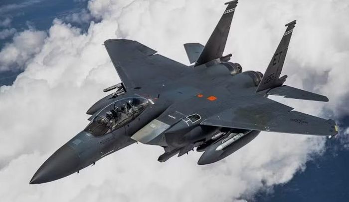 Trong năm 2026, một máy bay chiến đấu F-15EX đã bay cùng máy bay không người lái MQ-28 Ghost Bat trong cuộc tập trận Valiant Shield trên Biển Philippines.