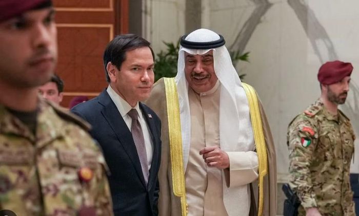 UAE đã đi xa hơn các nước láng giềng khi tuần trước tuyên bố sẽ chấm dứt hoạt động thương mại với Iran.
