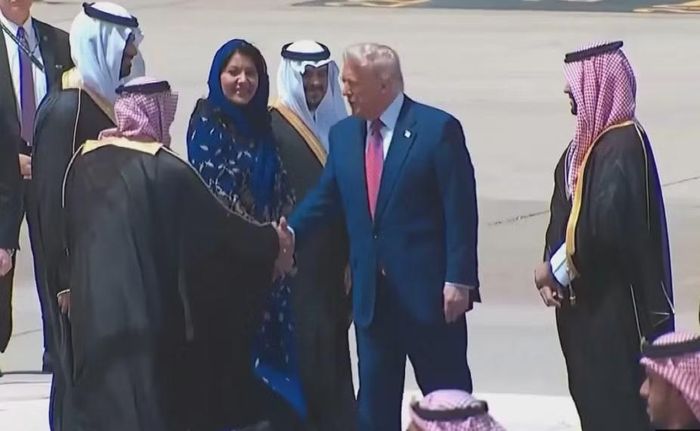 Động thái được đưa ra sau khi sức ép quân sự và ngoại giao chưa thể buộc Iran chấp nhận các điều khoản hòa bình của chính quyền Tổng thống Donald Trump.