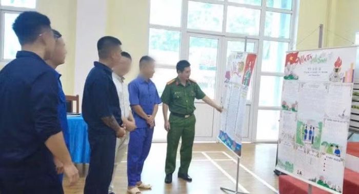 Ban Giám khảo chấm điểm các tác phẩm