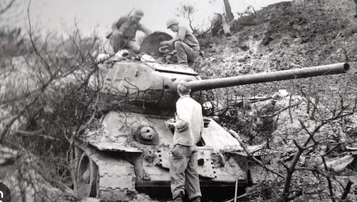 Đến năm 1942-1943, Đức đưa vào sử dụng những xe tăng được bảo vệ tốt hơn, đặc biệt là Tiger và sau đó là Panther. Giáp trước của những mẫu xe này khiến việc xuyên phá từ phía trước trở nên khó khăn hơn đối với pháo 76,2 mm ở nhiều khoảng cách chiến đấu.