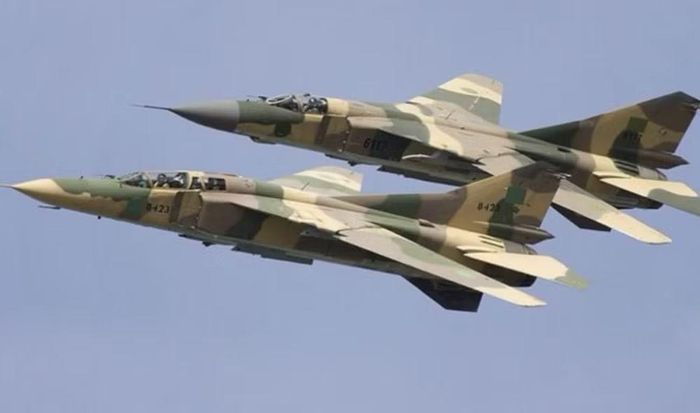 MiG-23 được Liên Xô phát triển chủ yếu như một tiêm kích đánh chặn tốc độ cao. Máy bay có radar, tên lửa không đối không và cánh cụp cánh xòe, cho phép đạt tốc độ khoảng Mach 2.