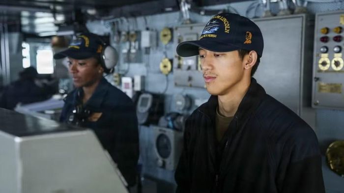 USS Abraham Lincoln rời Trung Đông ngày 22/8 sau khi được tàu sân bay USS George Washington thay thế.