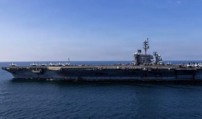 Tàu sân bay USS Abraham Lincoln rời quân cảng San Diego vào tháng 11/2025 để hoạt động tại Thái Bình Dương, sau đó chuyển hướng tới Trung Đông.