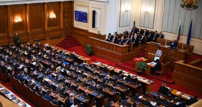 Phát biểu với người đồng cấp Bulgaria cuối tháng 7, Ngoại trưởng Iran Abbas Araghchi tuyên bố bất kỳ quốc gia nào tiếp tay cho "hành vi can thiệp" của Mỹ chống Iran sẽ bị Tehran coi là mục tiêu tấn công hợp pháp.