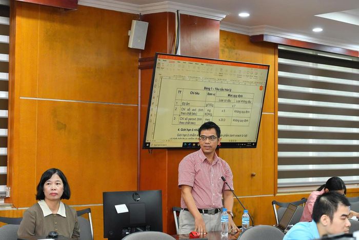 Tiến sỹ Lại Quốc Phong – Phó chủ nhiệm bộ môn Thực phẩm và dinh dưỡng – Viện Công nghiệp thực phẩm trình bày dự thảo QCVN bánh snack