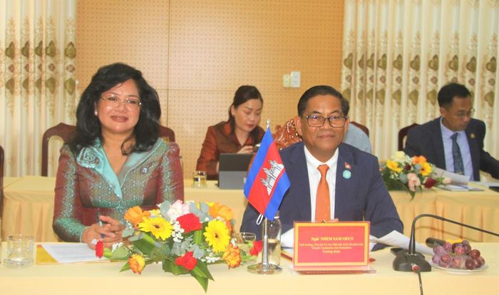 Ngài Nhem Sam Oeun, Tỉnh trưởng, Chủ tịch Ủy ban Mặt trận Đoàn kết Phát triển Tổ quốc làm trưởng đoàn. Ảnh: Chí Đại.
