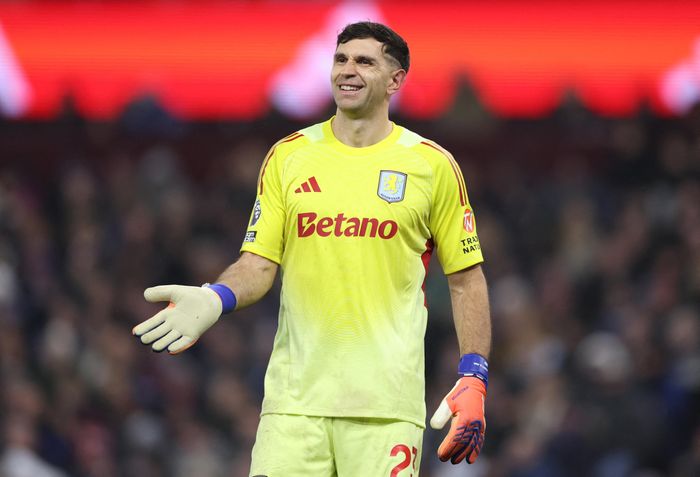  Sự xuất hiện của Martinez có thể khiến vị trí số một của Robert Sanchez tại Chelsea bị đe dọa nghiêm trọng. 