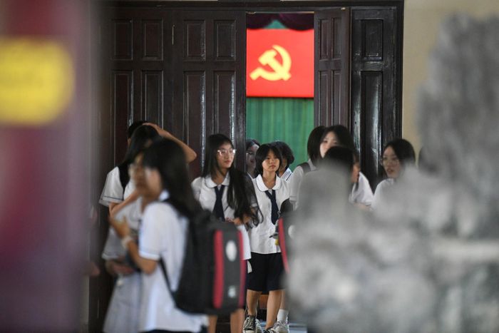 Không dừng lại ở đó, nhà trường còn bố trí các phòng chức năng và phòng bộ môn phục vụ chương trình giáo dục phổ thông 2018. Trong đó có 2 phòng tin học, 3 phòng thí nghiệm Vật lý, Hóa học, Sinh học cùng các phòng bộ môn khoa học xã hội và kho dụng cụ. Giai đoạn đầu dự kiến hoàn thiện 8 phòng chức năng, phòng bộ môn; giai đoạn sau bổ sung thêm 7 phòng, nâng tổng số lên 15 phòng. Các hạng mục này được kỳ vọng đáp ứng yêu cầu tổ chức dạy học và hoạt động giáo dục khi trường mở rộng quy mô.