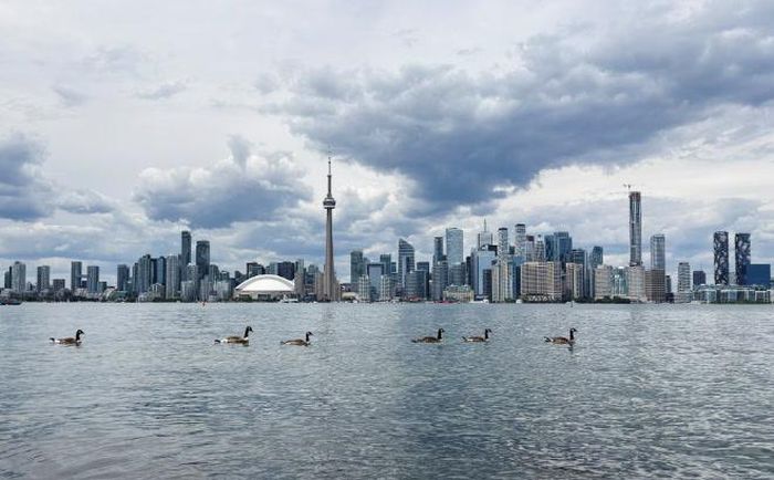  Hồ Ontario nhìn từ Canada ngày 24/6. Ảnh: Reuters. 