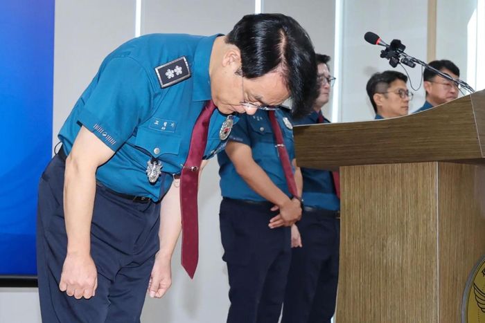  Trưởng Cơ quan Cảnh sát tỉnh Jeju Ko Pyeong Gi xin lỗi về sai phạm xử lý các vụ mất tích tại cuộc họp chỉ huy ngày 27/8. Ảnh: News1.