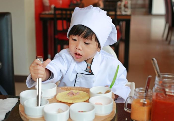  Cha mẹ Nhật tin rằng việc dạy con nên bắt đầu từ khi trẻ vừa chào đời. Ảnh: iStock. 