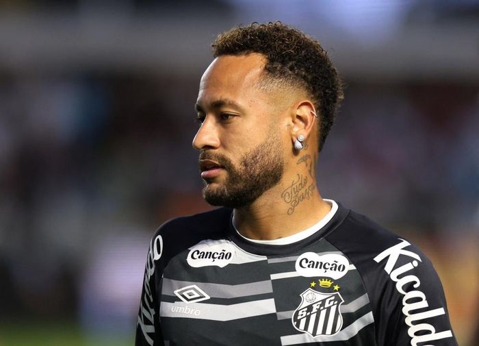 Số tiền từ công ty gia đình Neymar giúp Santos thoát án cấm chuyển nhượng. Ảnh: Reuters.