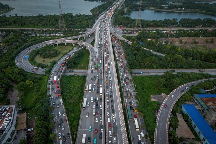 Cao tốc Pháp Vân - Cầu Giẽ lúc 18h ghi nhận ùn tắc cả hai chiều vào trung tâm và ra khỏi nội đô.
