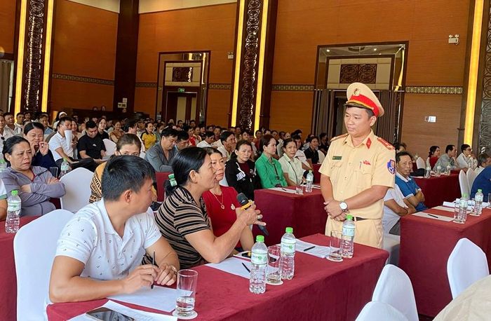 Tại buổi tập huấn, các xã viên được trao đổi, hướng dẫn với những nội dung thiết thực