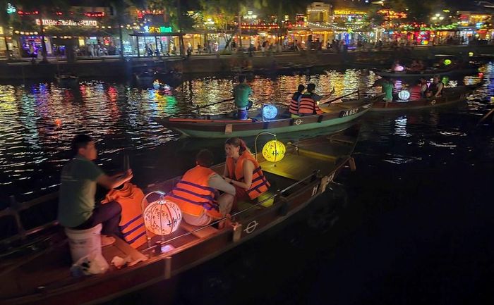Du lịch đường thủy có thể mang đến cho du khách những trải nghiệm gần gũi và khác biệt về TP. Đà Nẵng và khu vực Hội An