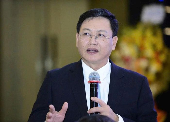 Phó Chủ tịch Thường trực UBND tỉnh Mai Xuân Liêm trao đổi, làm rõ những vướng mắc của doanh nghiệp tại hội nghị