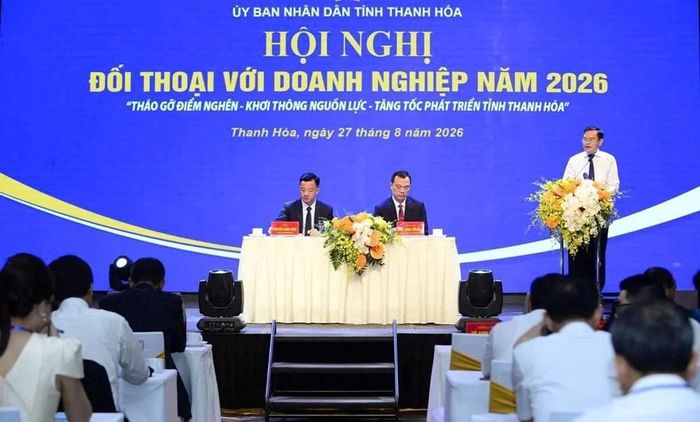 Lãnh đạo các sở, ngành Thanh Hóa trực tiếp trao đổi, làm rõ những vấn đề doanh nghiệp quan tâm