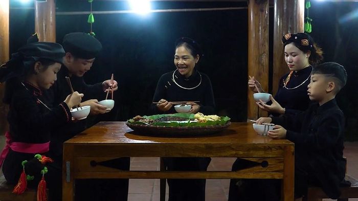 Bữa cơm truyền thống trong các gia đình ở Thượng Lâm