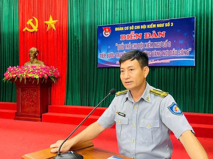 Đồng chí Vũ Thành Long, cán bộ Chi đội Kiểm ngư số 3 phát biểu chỉ đạo buổi diễn đàn