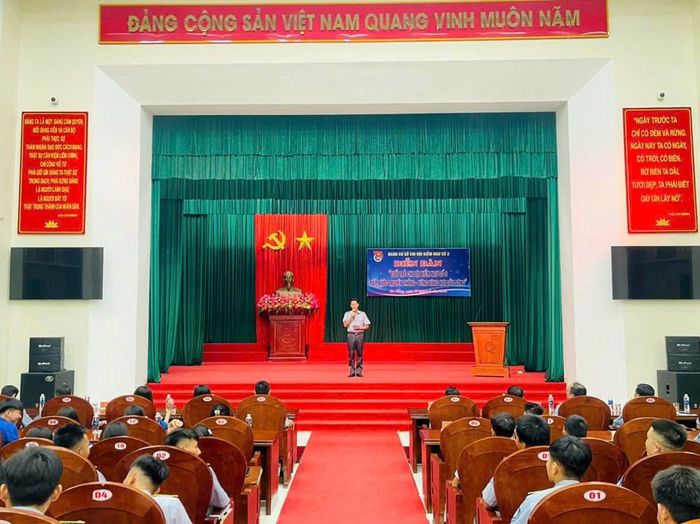 Quang cảnh buổi diễn đàn