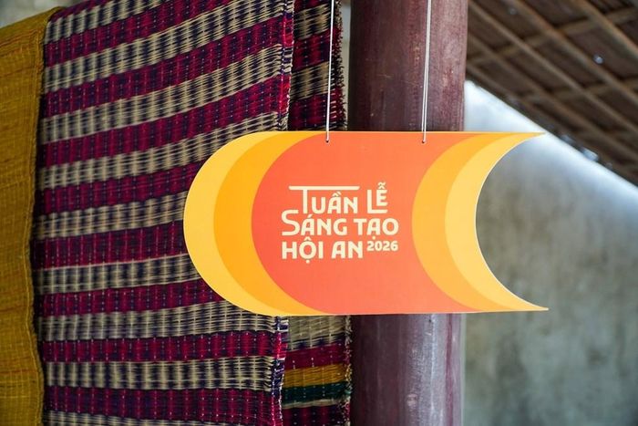 Những tấm biển cộng hưởng Tuần lễ Sáng tạo Hội An 2026 đã được treo lên tại các làng nghề, điểm đến, không gian công cộng, tinh thần sáng tạo đang lan tỏa khắp Hội An