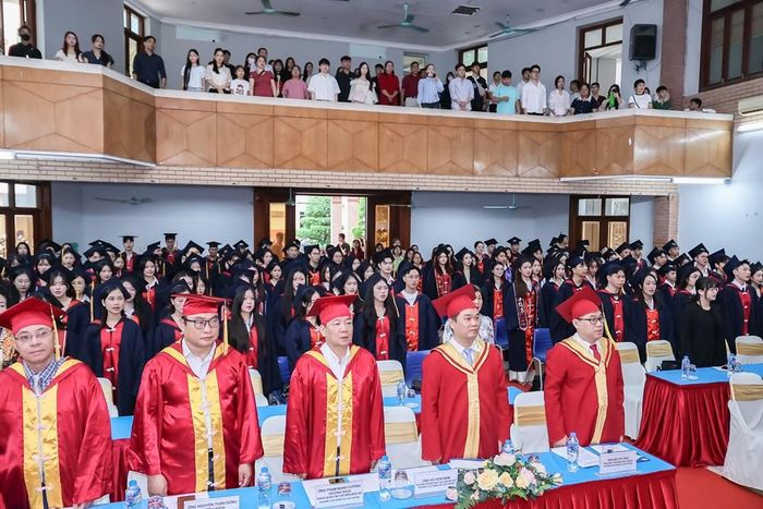 Nghi thức chào cờ mở đầu buổi lễ
