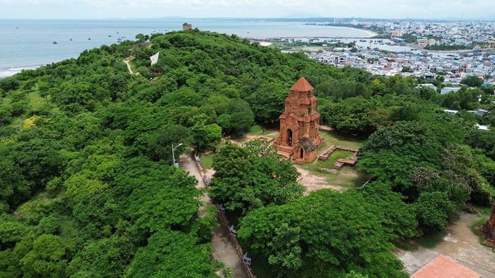 Tên gọi Pô Sah Inư được đặt theo tên một vị công chúa người Chăm