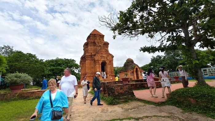 Trong 7 tháng đầu năm 2026, Di tích quốc gia này đã đón khoảng 120.000 lượt du khách ghé thăm