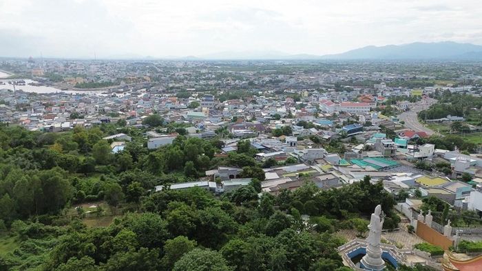 Bà được cho là đã truyền dạy cho người Chăm ở khu vực Phố Hài ngày nay nhiều cách ứng xử và nghề làm gốm