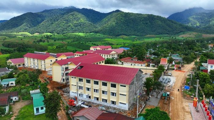 Đến nay tiến độ công trình đạt 97%, các hạng mục khu phòng học, nhà nội trú, nhà ăn đã hoàn thành 100%