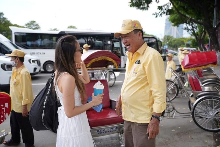 Việc hỗ trợ đội xích lô du lịch rèn luyện ngoại ngữ, kỹ năng giao tiếp, ứng xử góp phần tạo ấn tượng của du khách về điểm đến