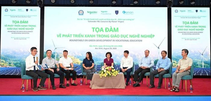 Các đại biểu chia sẻ tại tọa đàm về phát triển xanh trong giáo dục nghề nghiệp