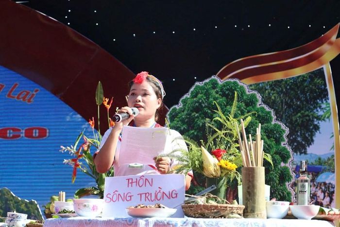 Mỗi món ăn được giới thiệu cùng câu chuyện về nguồn gốc và đời sống của người Co