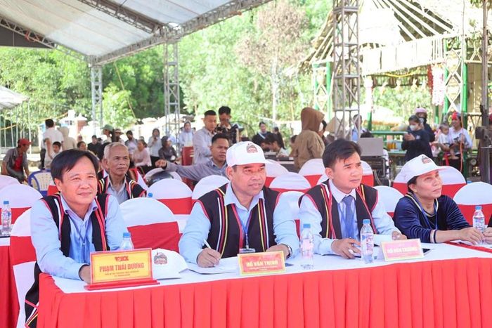 Lãnh đạo xã Thanh Bồng tham gia Ban giám khảo, chấm điểm các món ăn tại Hội thi Ẩm thực truyền thống