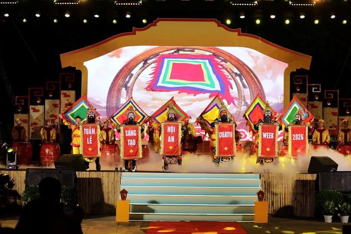 Chương trình nghệ thuật đêm khai mạc đã dẫn dắt người từ những mạch nguồn thân thuộc mở ra những cách cảm nhận mới về một di sản sống và không ngừng đổi mới, sáng tạo