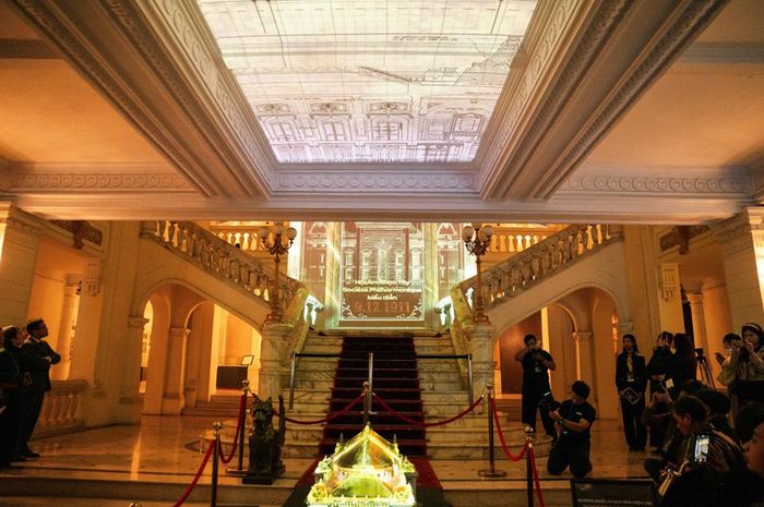Công nghệ 3D Mapping chiếu lại những mốc lịch sử hình thành Nhà hát Lớn Hà Nội. Ảnh: Báo Văn Hoá