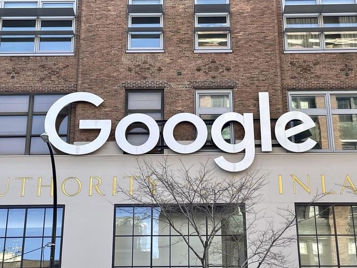 Biểu tượng Google tại văn phòng ở New York, Mỹ. Ảnh: Kyodo/TTXVN phát