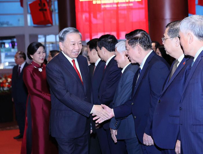 Tổng Bí thư, Chủ tịch nước và Phu nhân với các đại biểu tại lễ Kỷ niệm 81 năm Quốc khánh 2/9. Ảnh: An Đăng - TTXVN