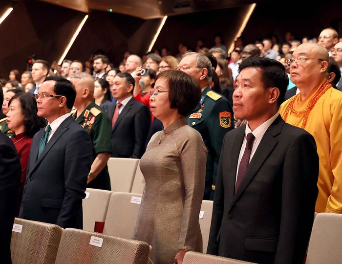 Đại biểu thực hiện nghi thức chào cờ tại Lễ kỷ niệm 81 năm Ngày Quốc khánh nước Cộng hòa Xã hội chủ nghĩa Việt Nam (2/9/1945 - 2/9/2026). Ảnh: Thống Nhất, An Đăng - TTXVN