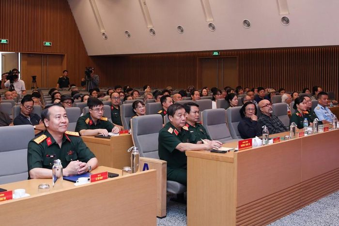Lễ phát động có sự tham dự của nhiều đại biểu, họa sĩ, nhà điêu khắc trong và ngoài quân đội. Ảnh: BTC