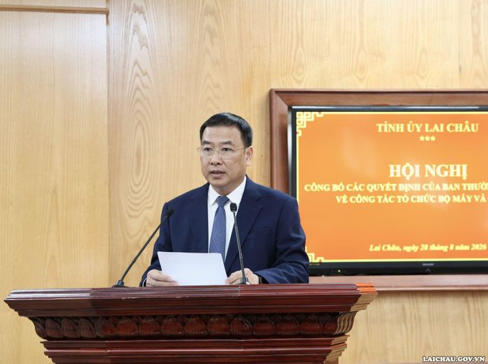 Đồng chí Tống Thanh Bình - Ủy viên Ban Thường vụ Tỉnh ủy, Phó Bí thư Đảng ủy MTTQ và các đoàn thể tỉnh phát biểu tại Hội nghị.