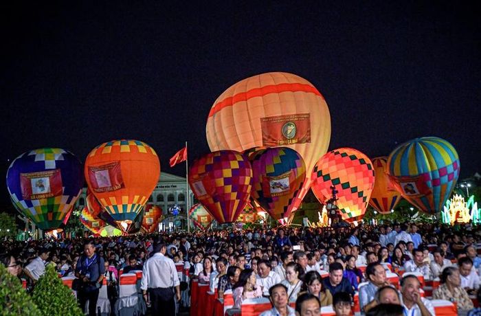 Hàng vạn người dân háo hức đến tham gia các sự kiện tại phường Bạc Liêu - Ảnh: chinhphu.vn/ Lê Sơn